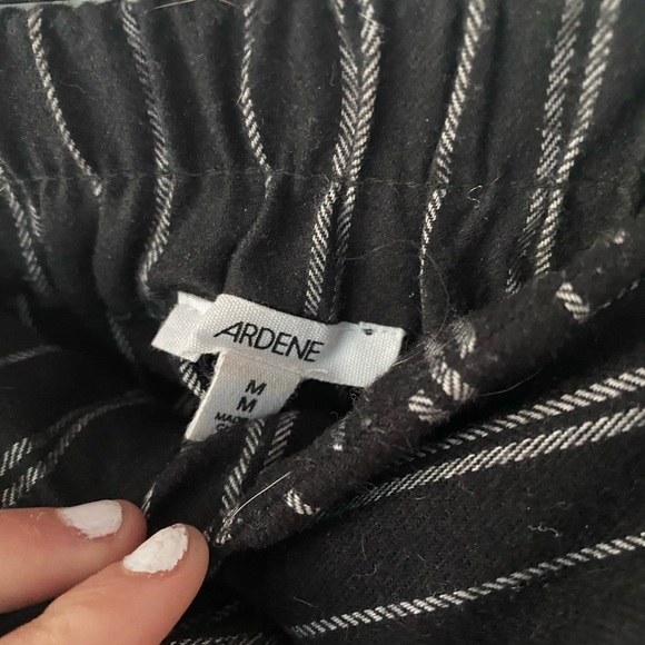 ardene medium black and white paper bag shorts 🖤 - Picture 2 of 4